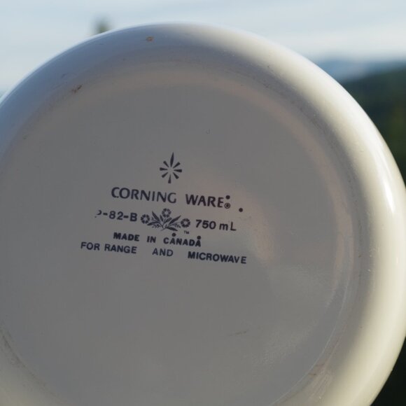 Corning Ware Blue Corn flower Casserole Dish - Picture 4 of 4